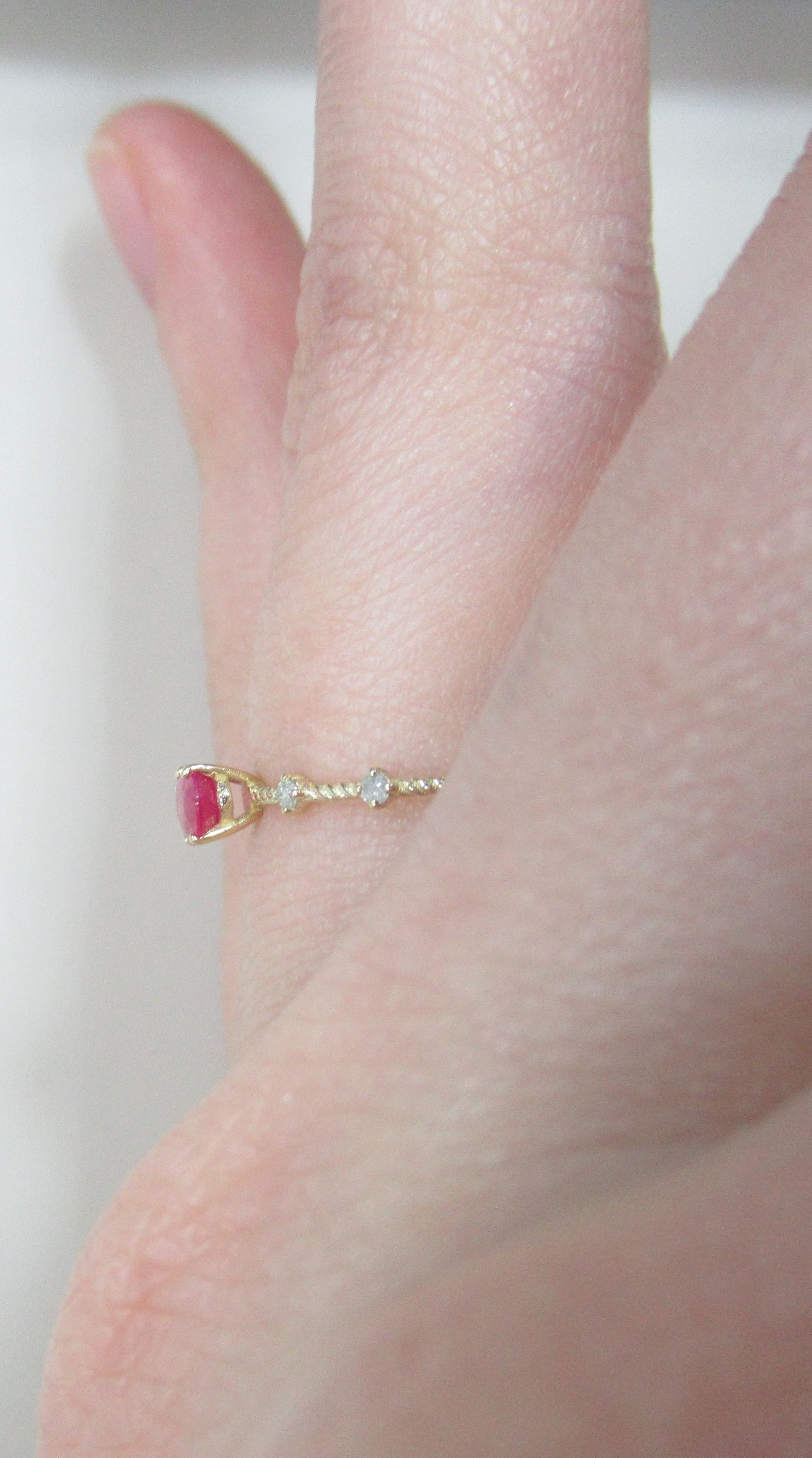 Кольцо из желтого золота с рубином